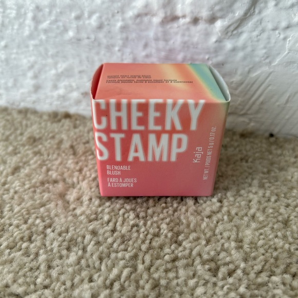 NIB CHEEKY STAMP- Bouncy Liquid Cushion Blush with Heart-Shaped Stamp- Feisty - Picture 3 of 8